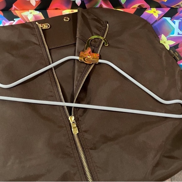 Authentic Louis Vuitton garment cover bag with 1 hanger in new condition. - Picture 5 of 5